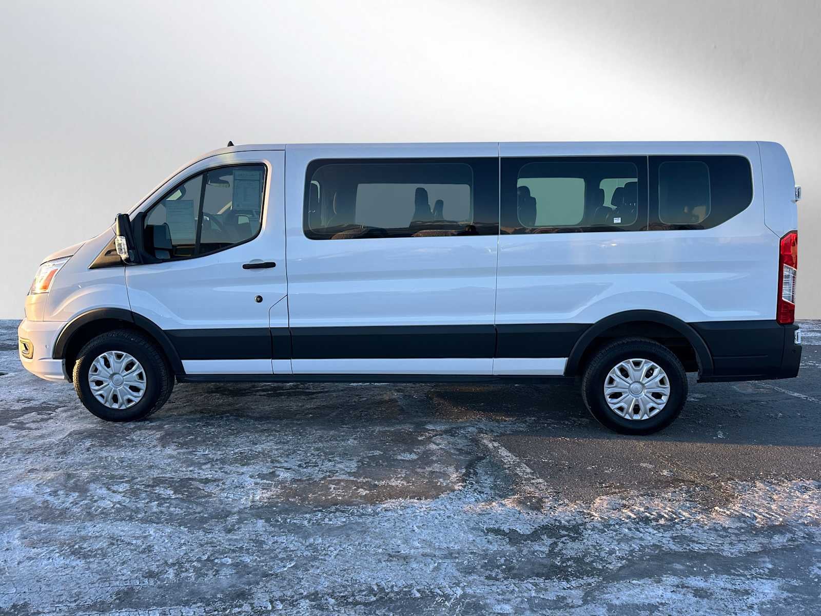 2022 Ford Transit Passenger Wagon XL