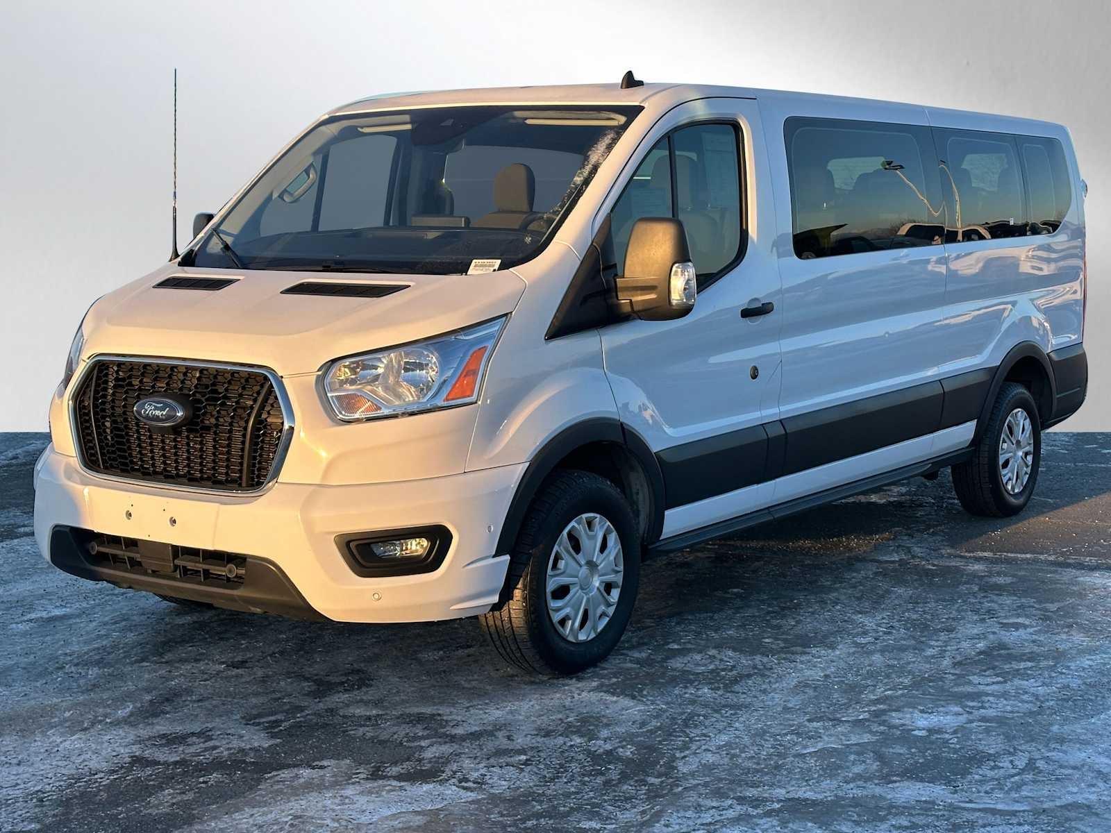2022 Ford Transit Passenger Wagon XL
