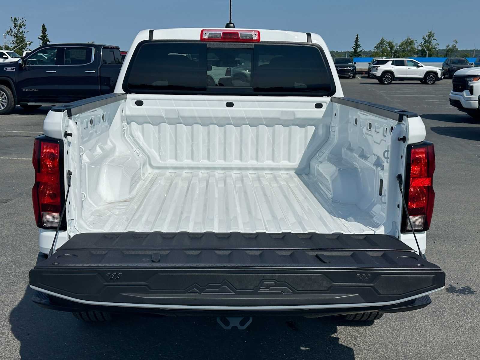 2025 Chevrolet Colorado WT/LT