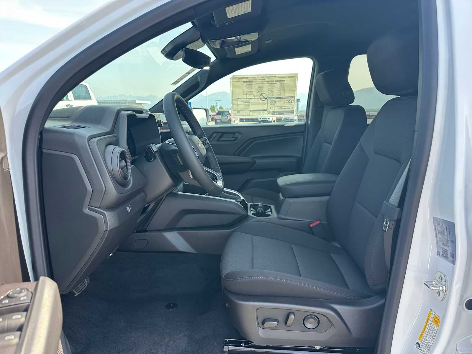 2025 Chevrolet Colorado WT/LT