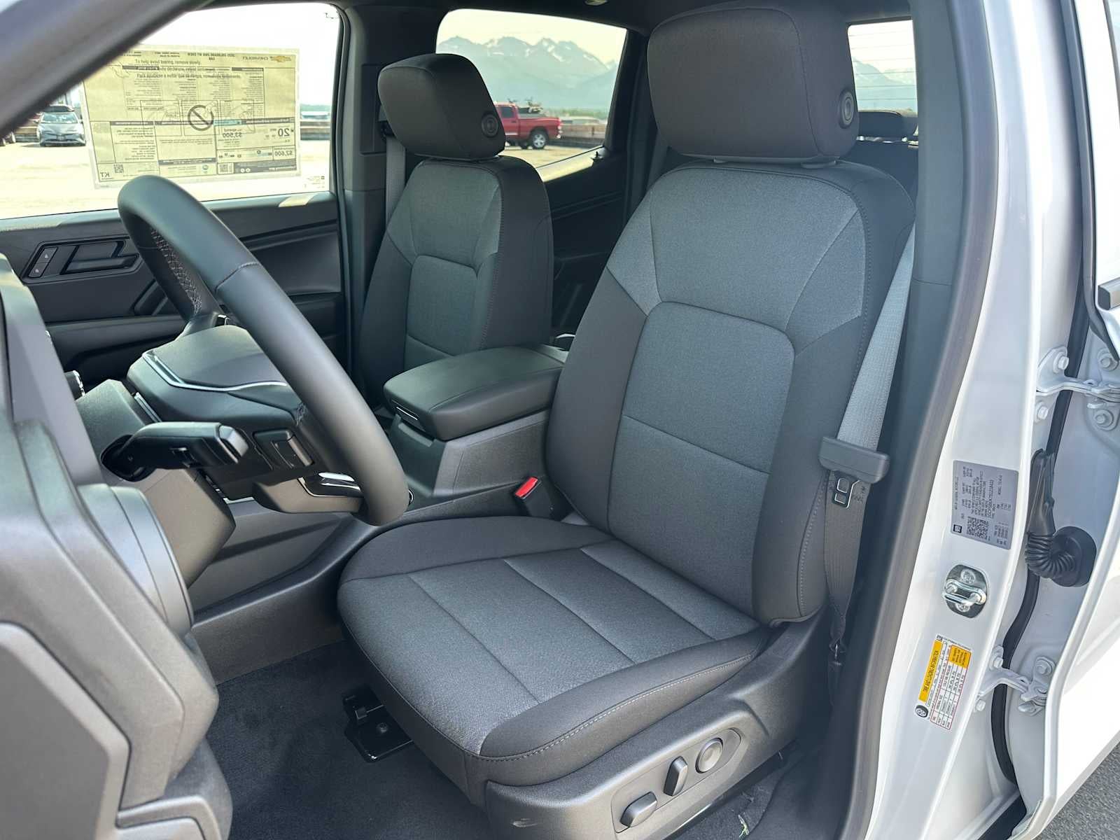 2025 Chevrolet Colorado WT/LT