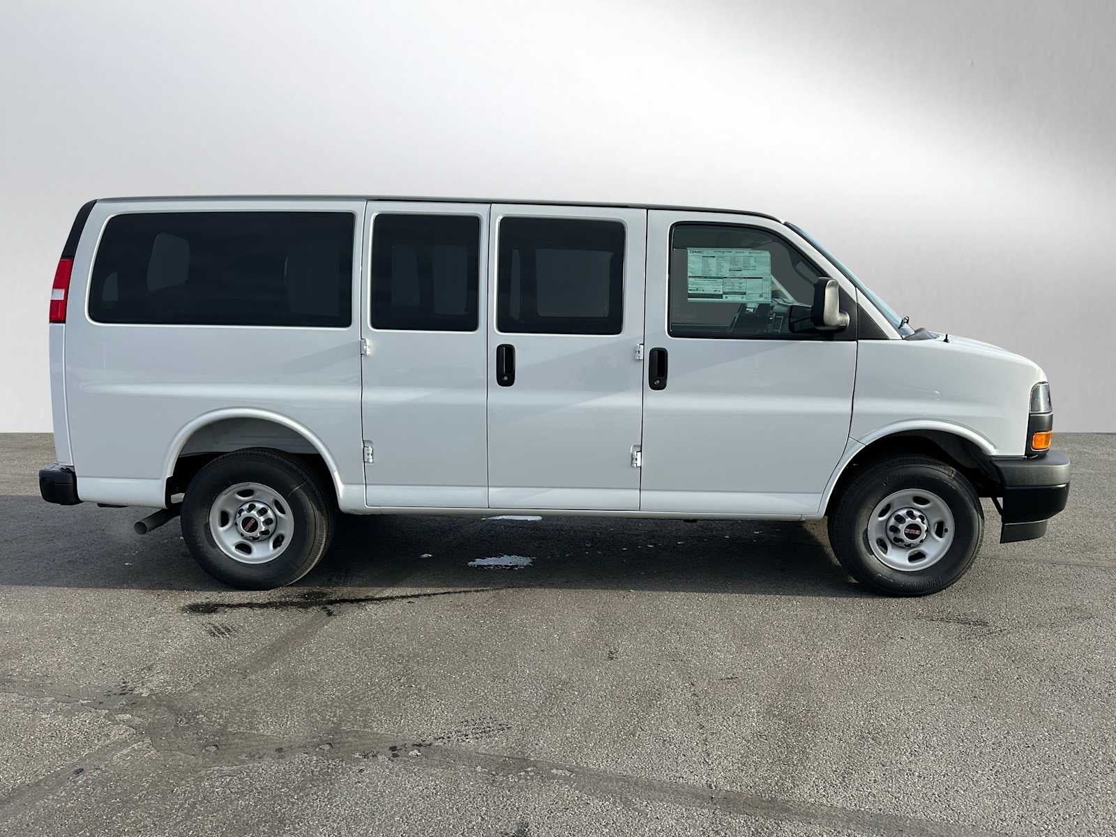 2025 GMC Savana Passenger 3500 LS