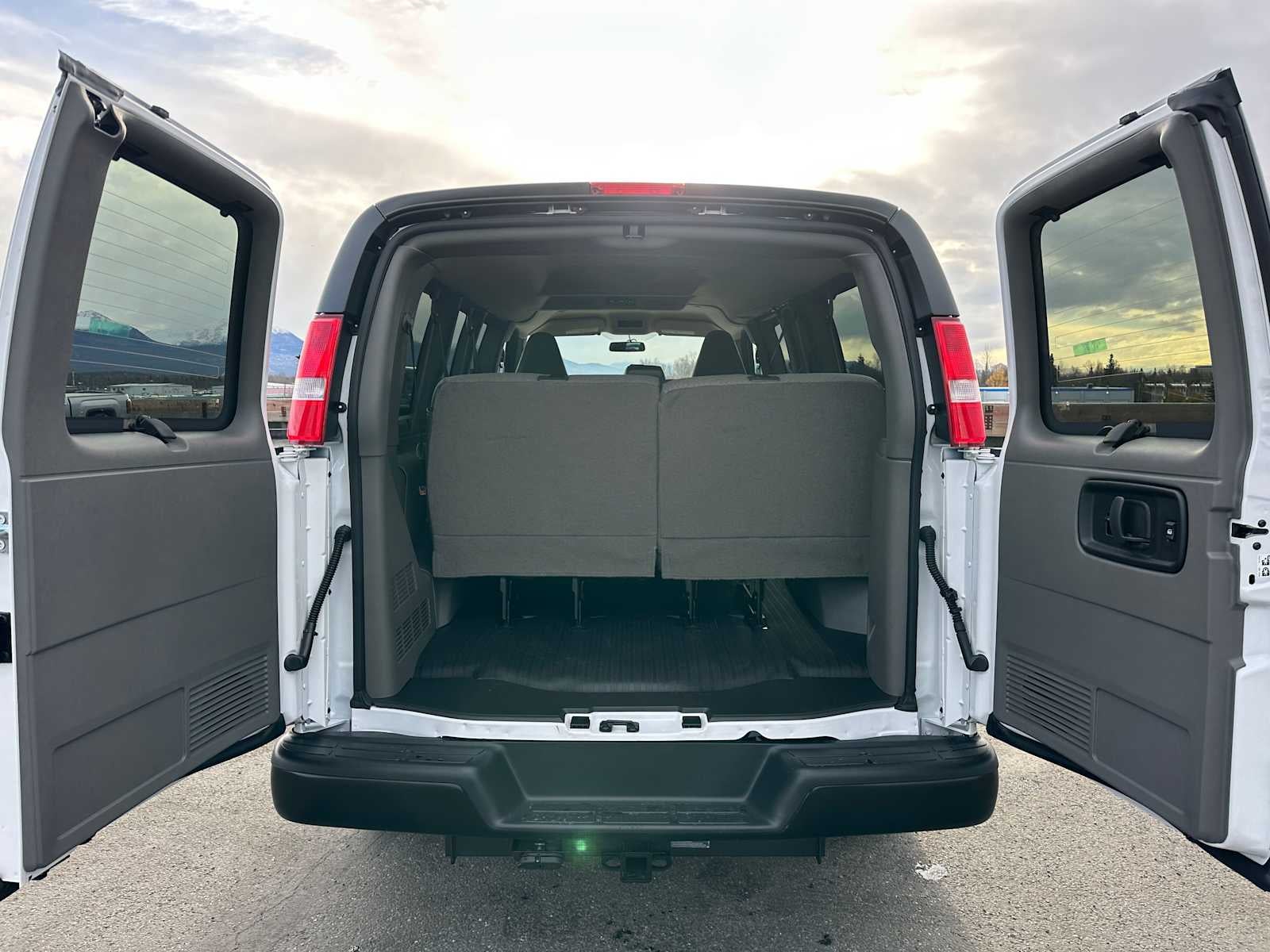 2025 GMC Savana Passenger 3500 LS