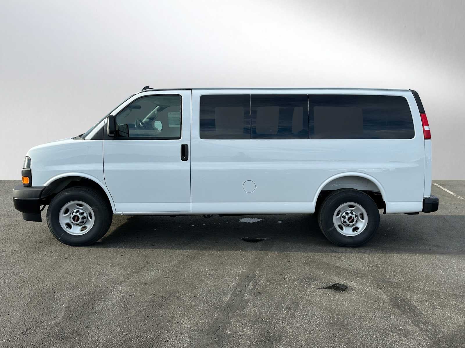 2025 GMC Savana Passenger 3500 LS