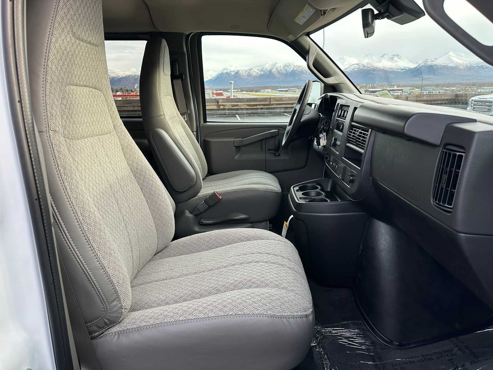 2025 GMC Savana Passenger 3500 LT