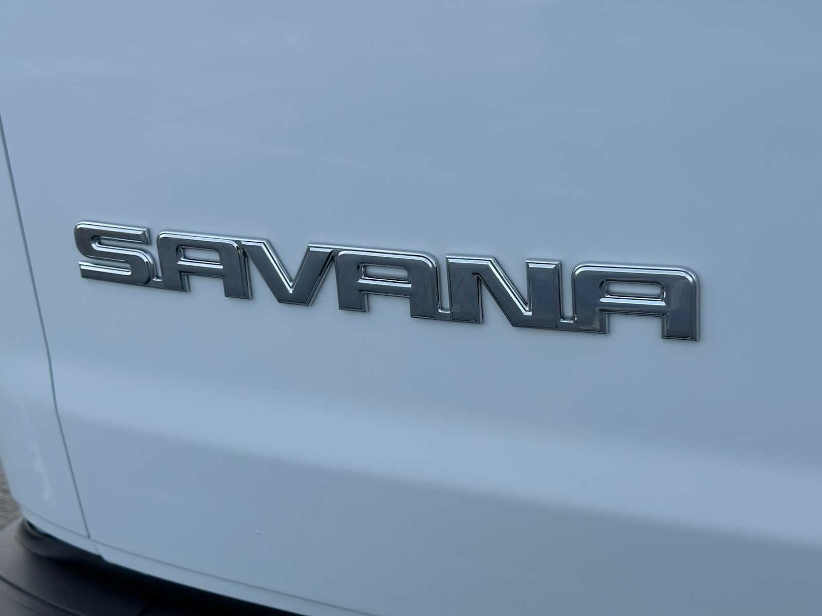 2025 GMC Savana Passenger 3500 LT