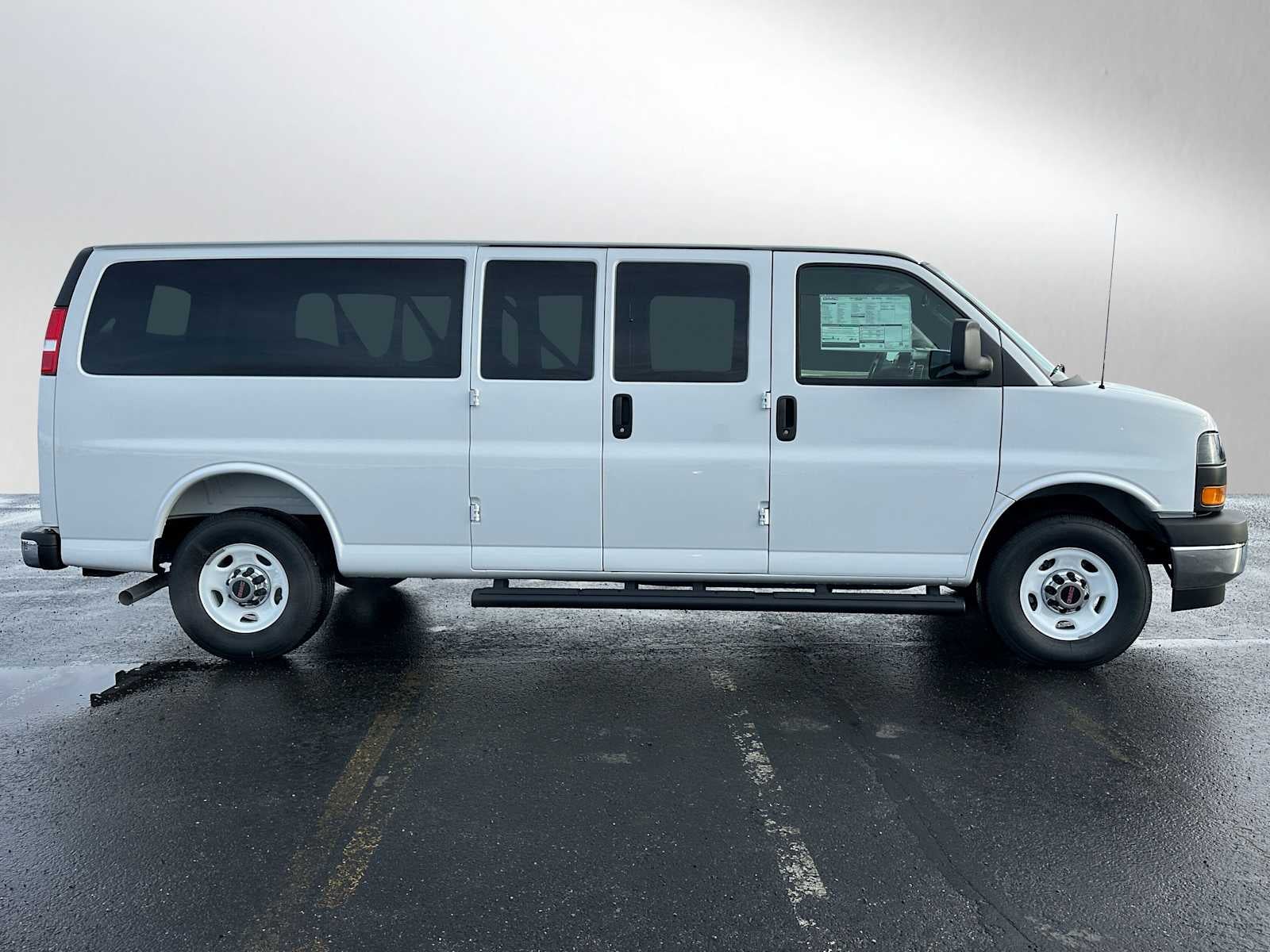 2025 GMC Savana Passenger 3500 LT