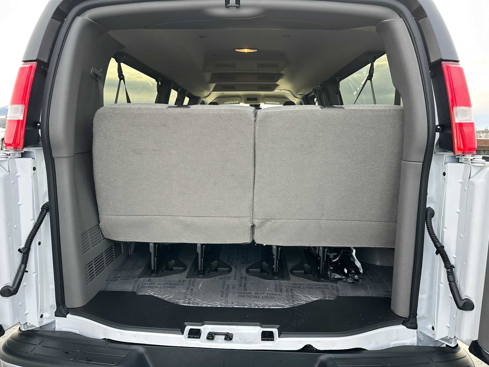 2025 GMC Savana Passenger 3500 LT