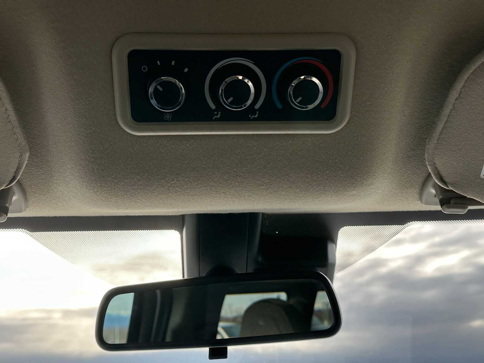 2025 GMC Savana Passenger 3500 LT