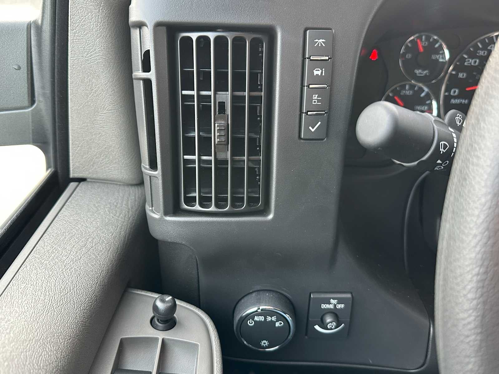 2025 GMC Savana Passenger 3500 LT