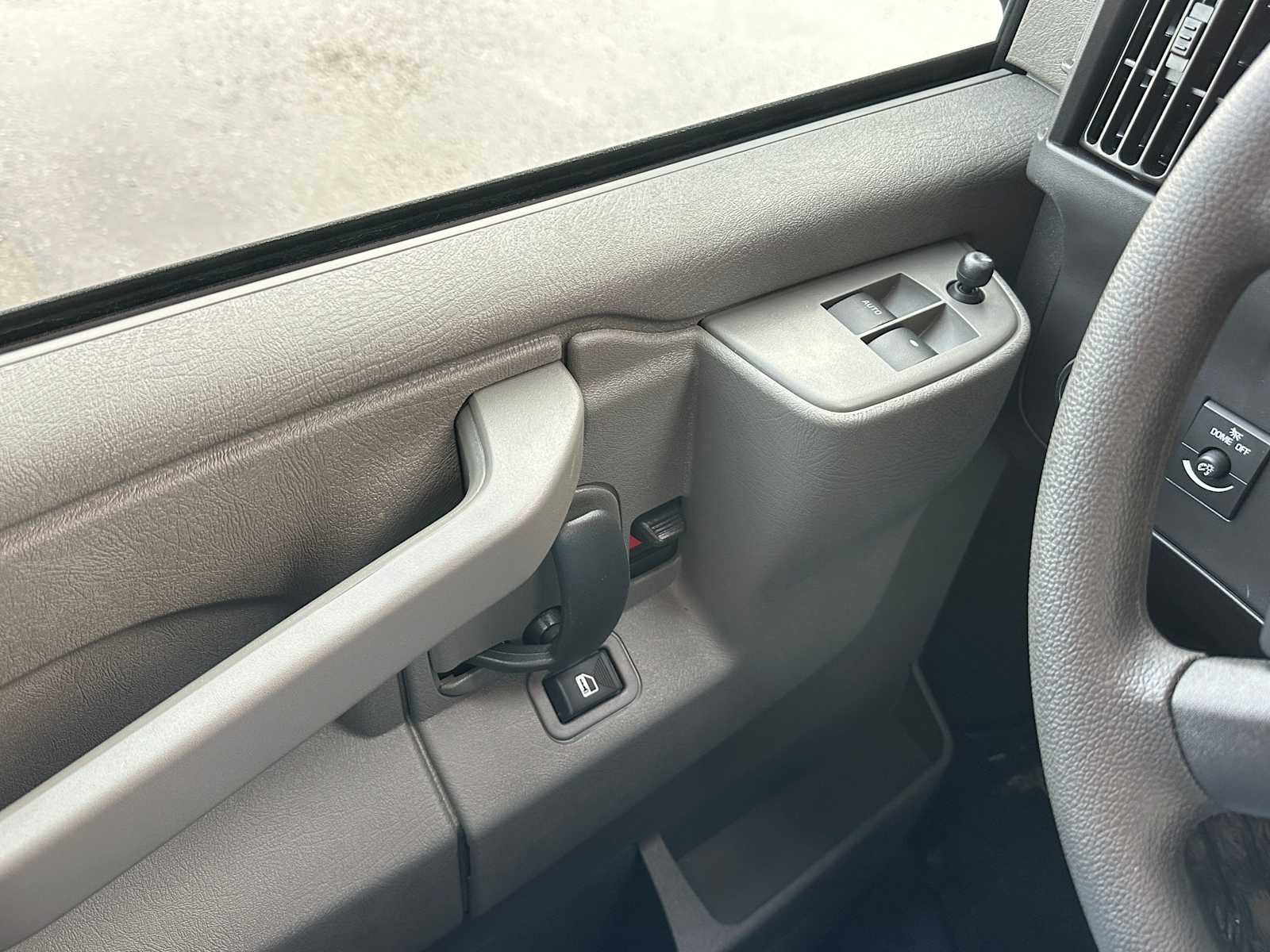 2025 GMC Savana Passenger 3500 LT