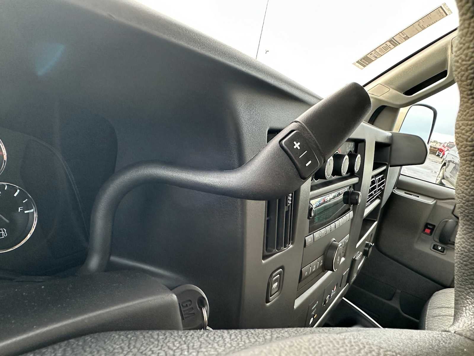 2025 GMC Savana Passenger 3500 LT