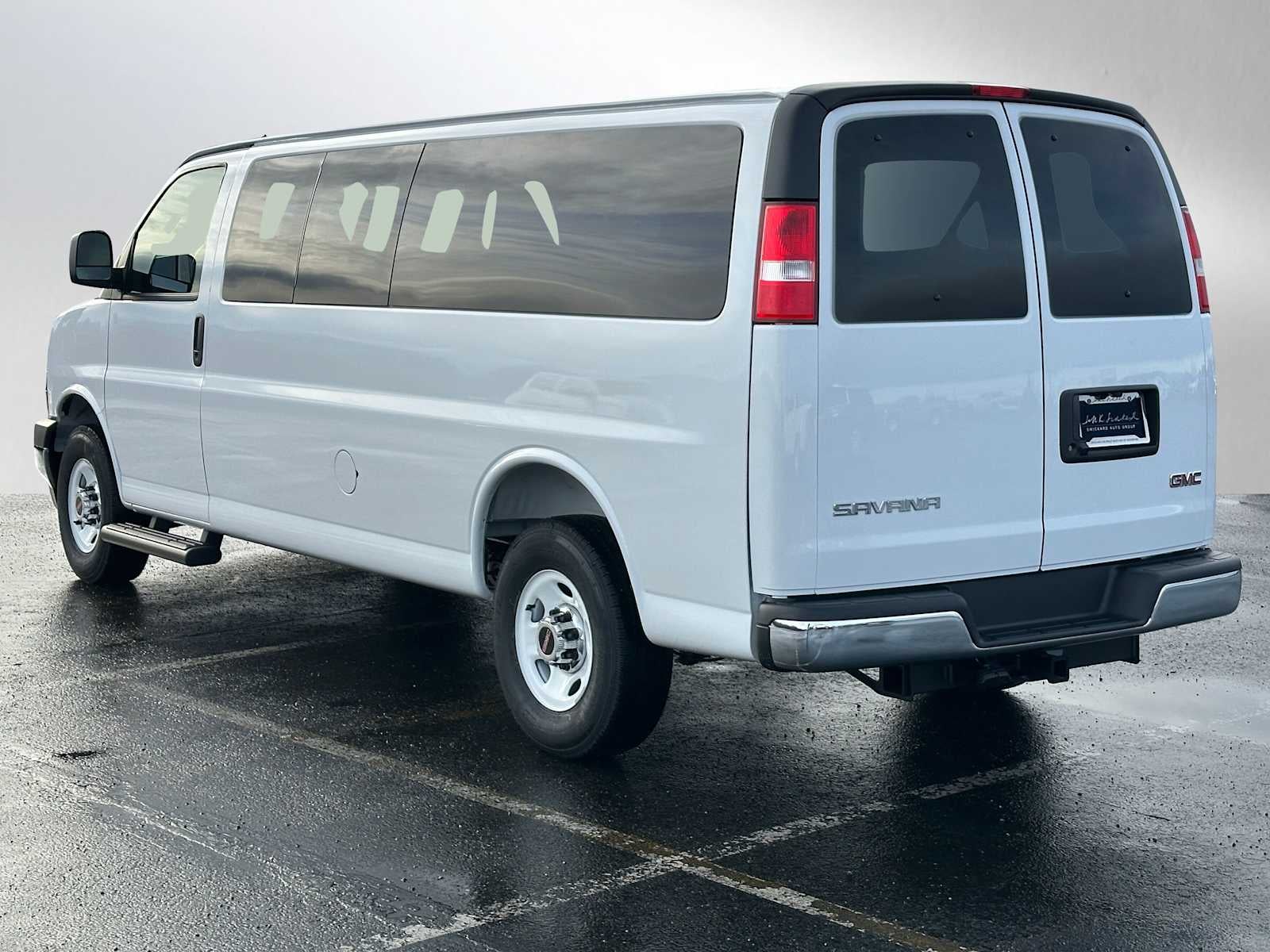 2025 GMC Savana Passenger 3500 LT