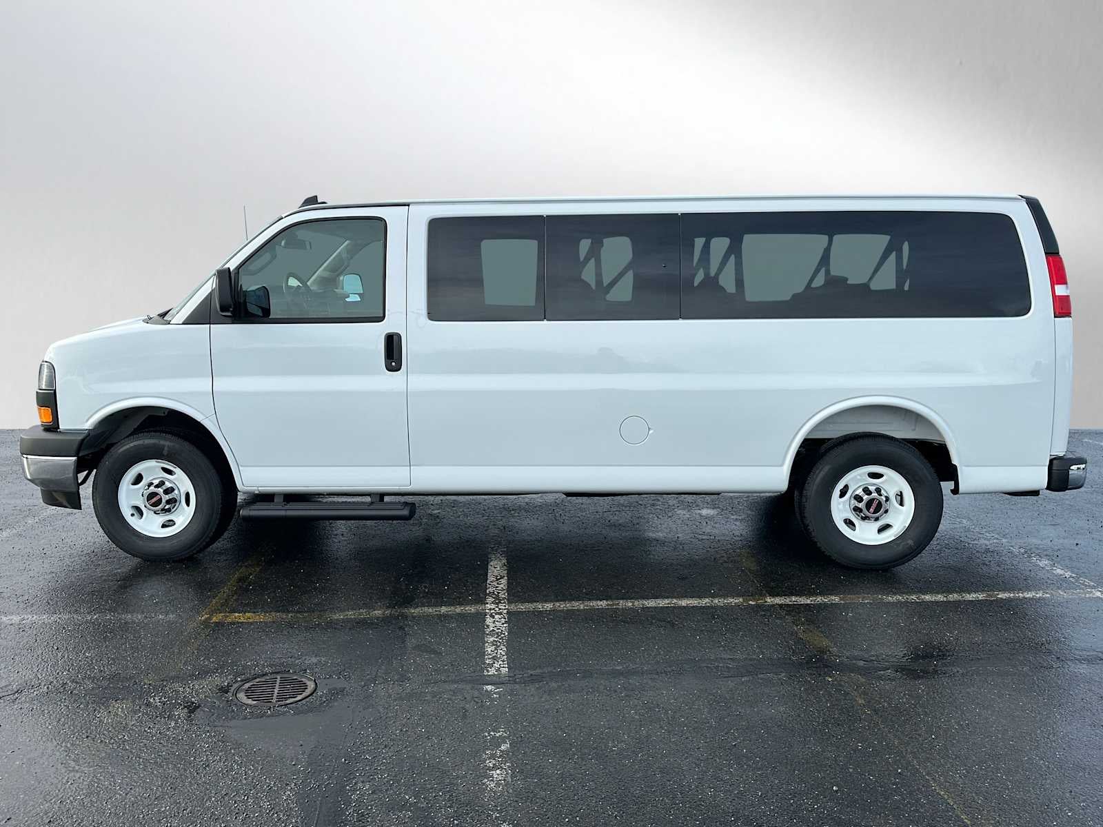 2025 GMC Savana Passenger 3500 LT