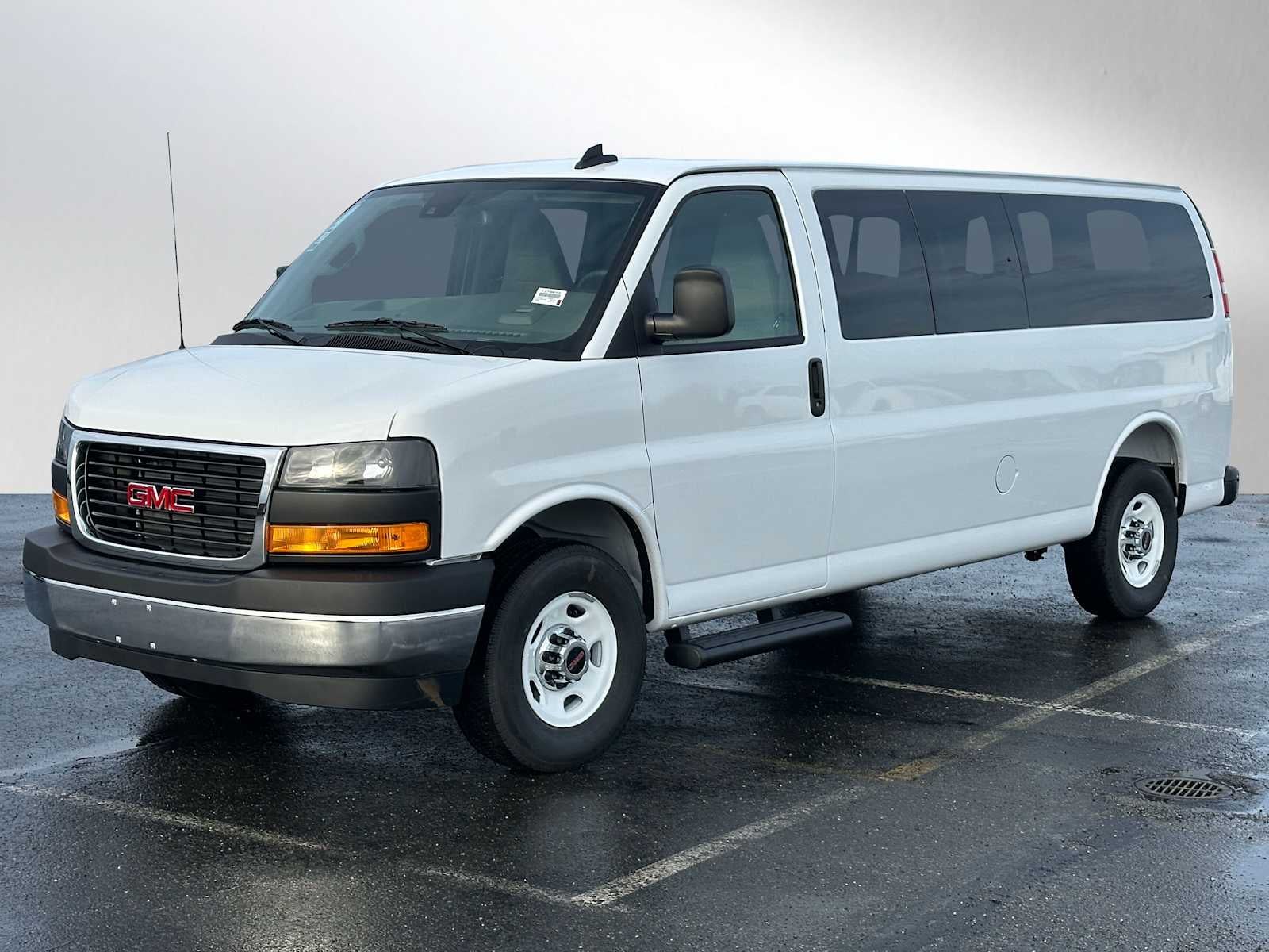 2025 GMC Savana Passenger 3500 LT