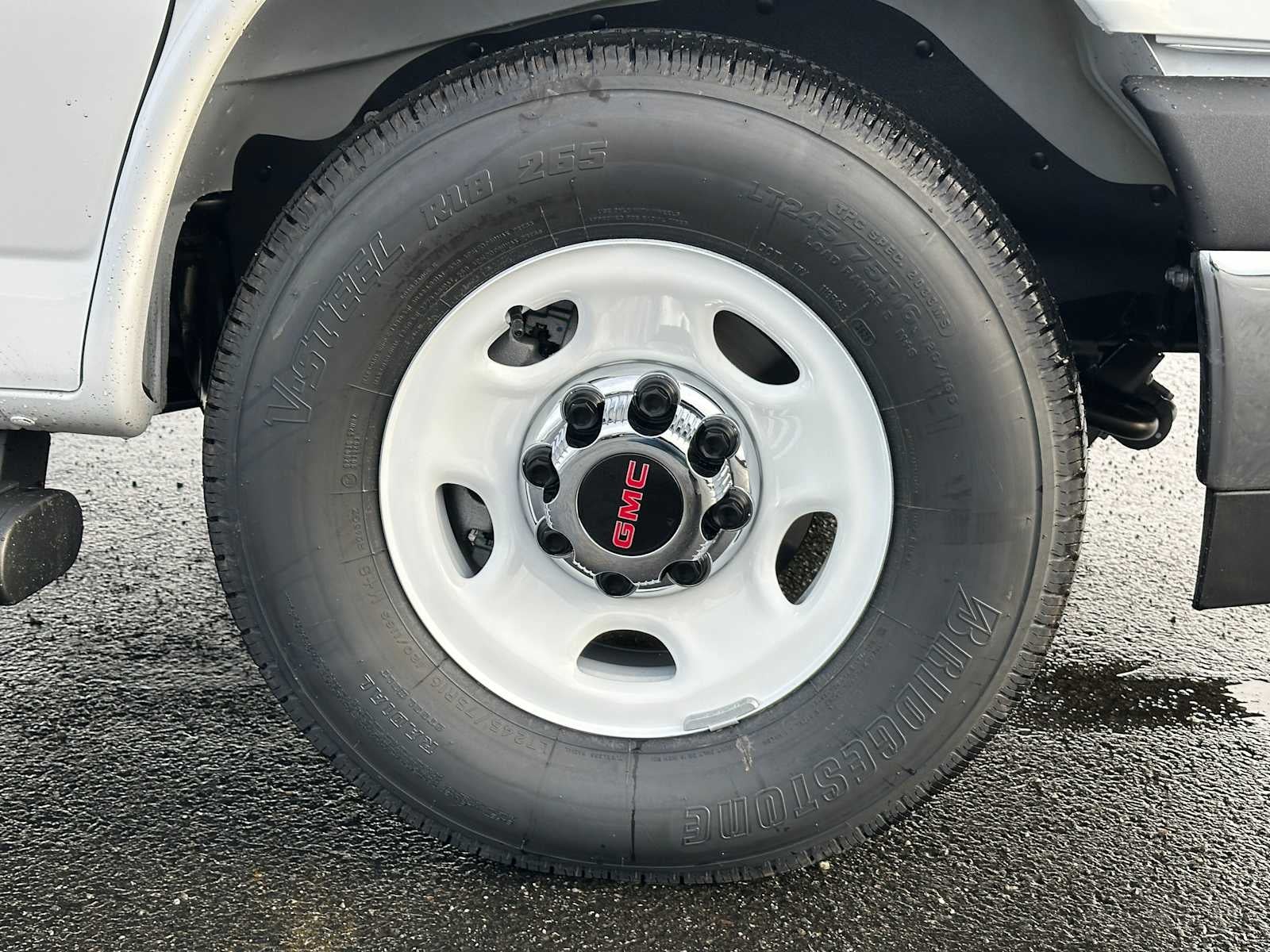 2025 GMC Savana Passenger 3500 LT