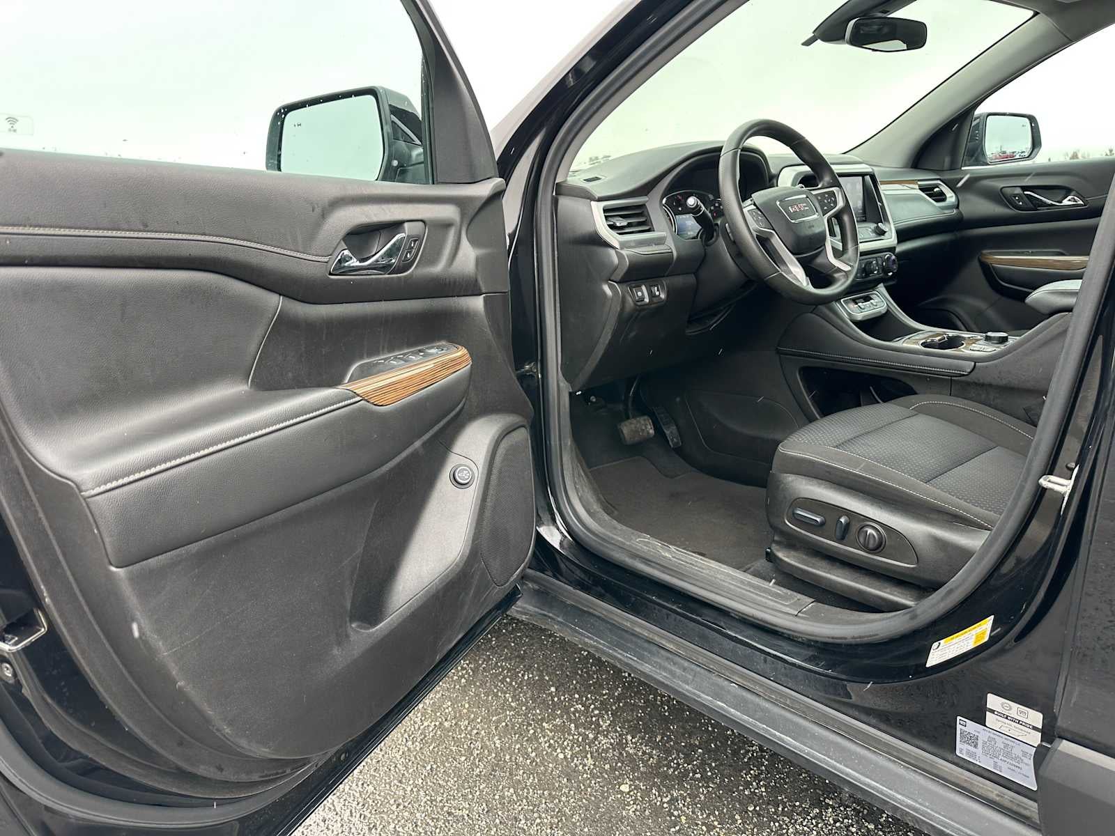 2023 GMC Acadia SLE