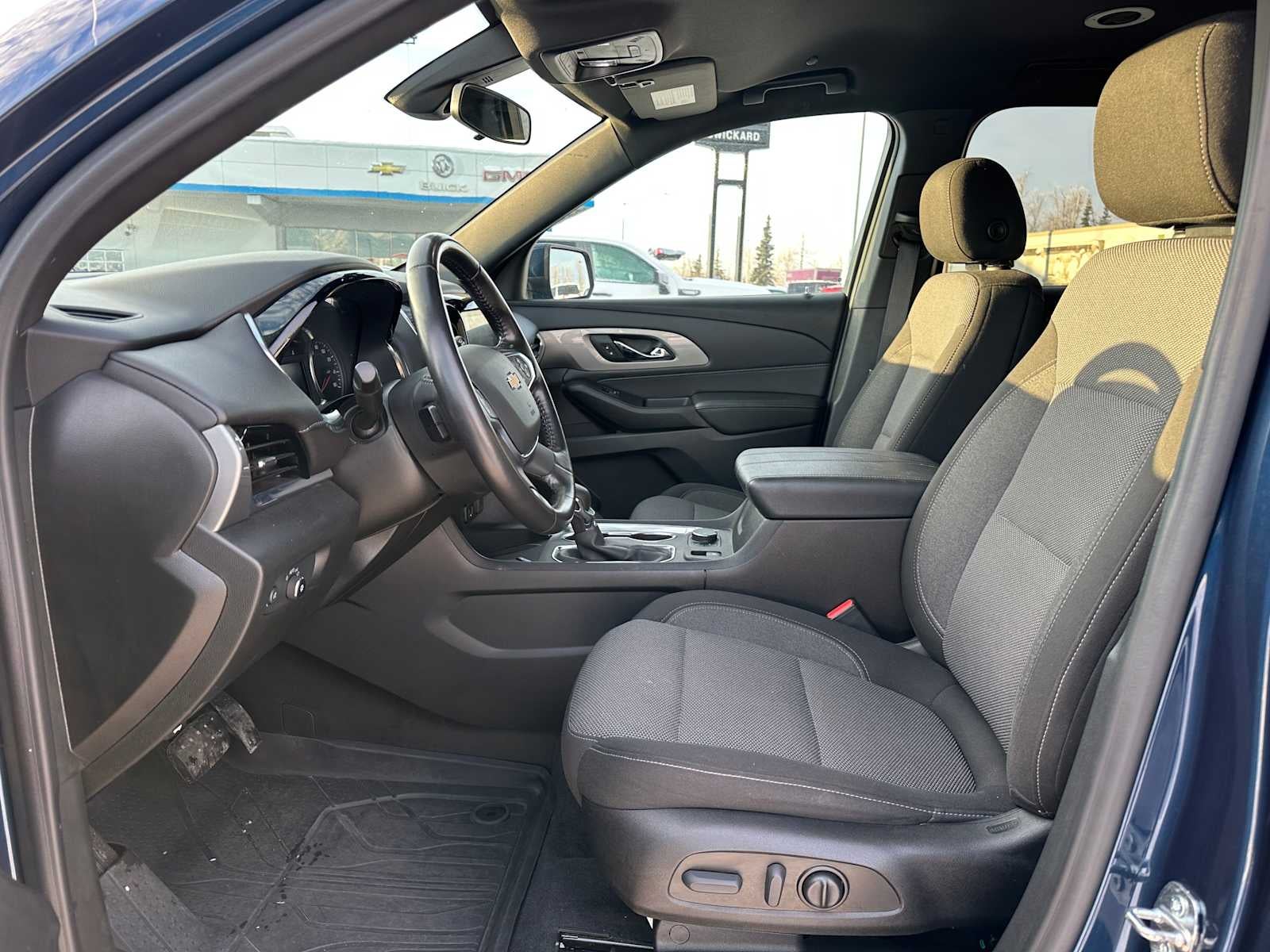2022 Chevrolet Traverse LT Cloth