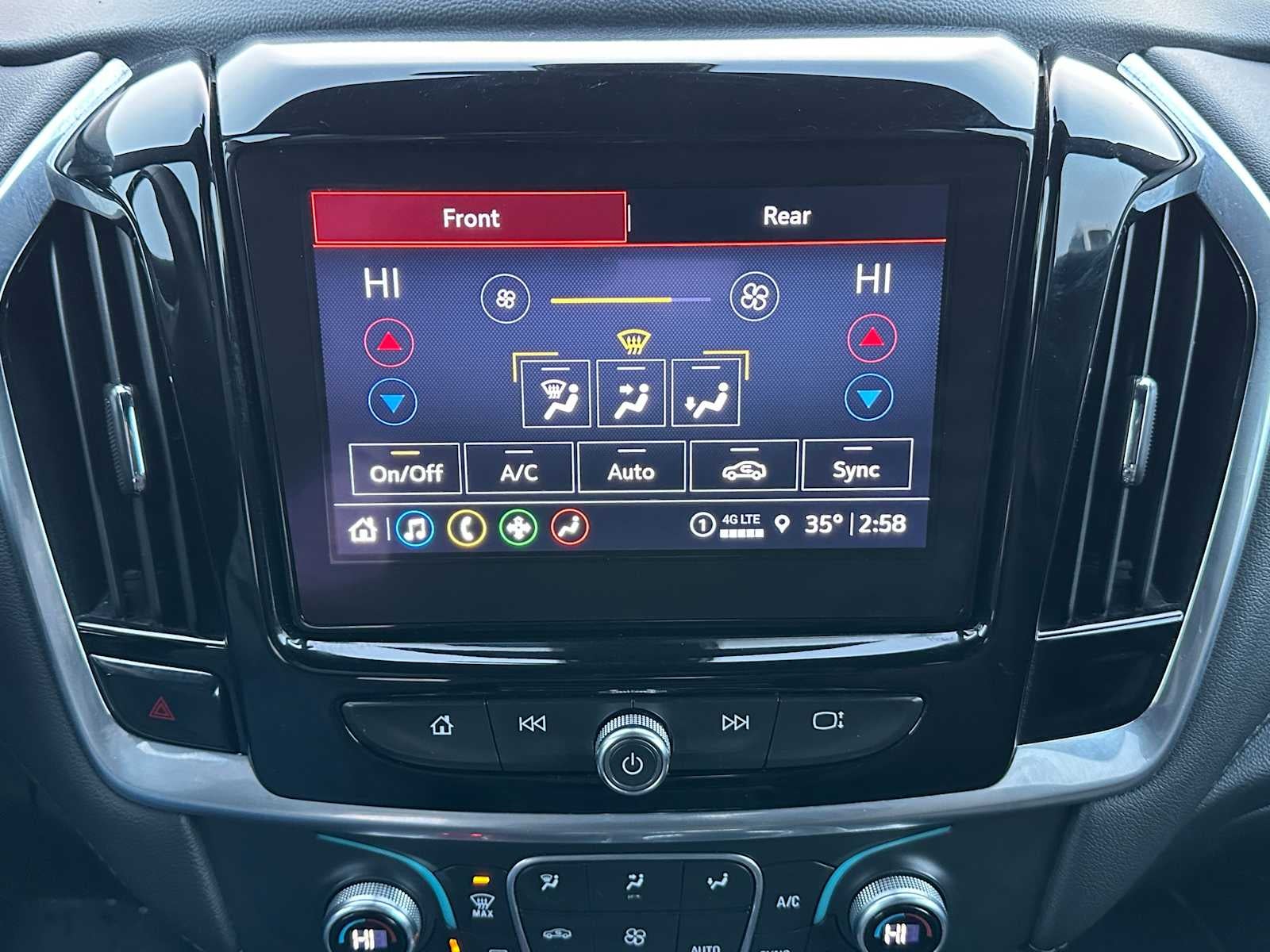 2022 Chevrolet Traverse LT Cloth