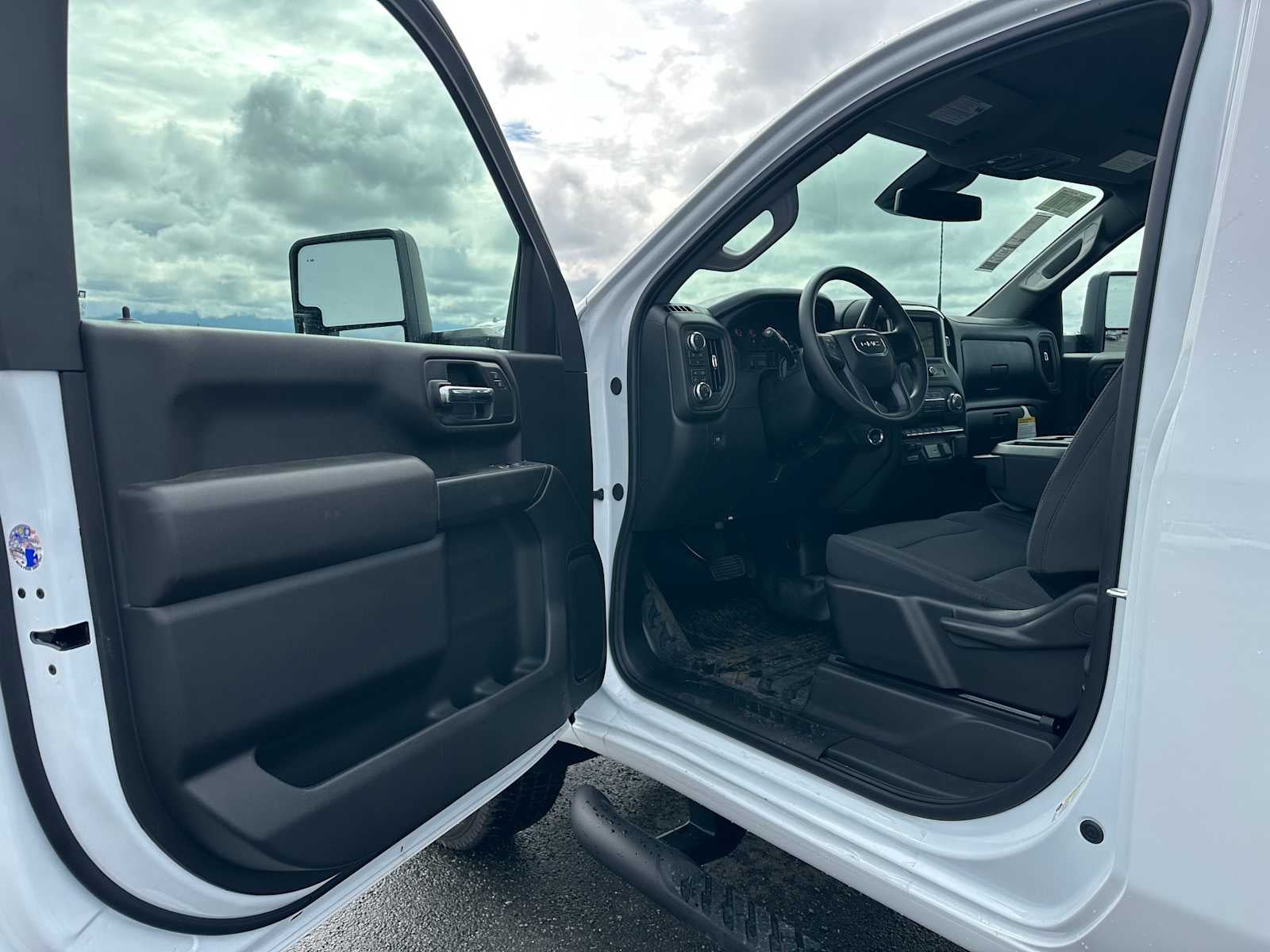 2025 GMC Sierra 2500 HD Pro