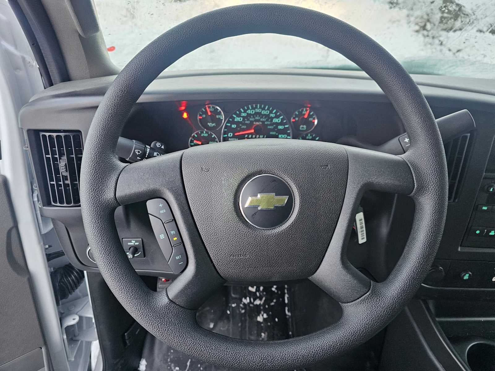 2024 Chevrolet Express Cutaway 3500 1WT