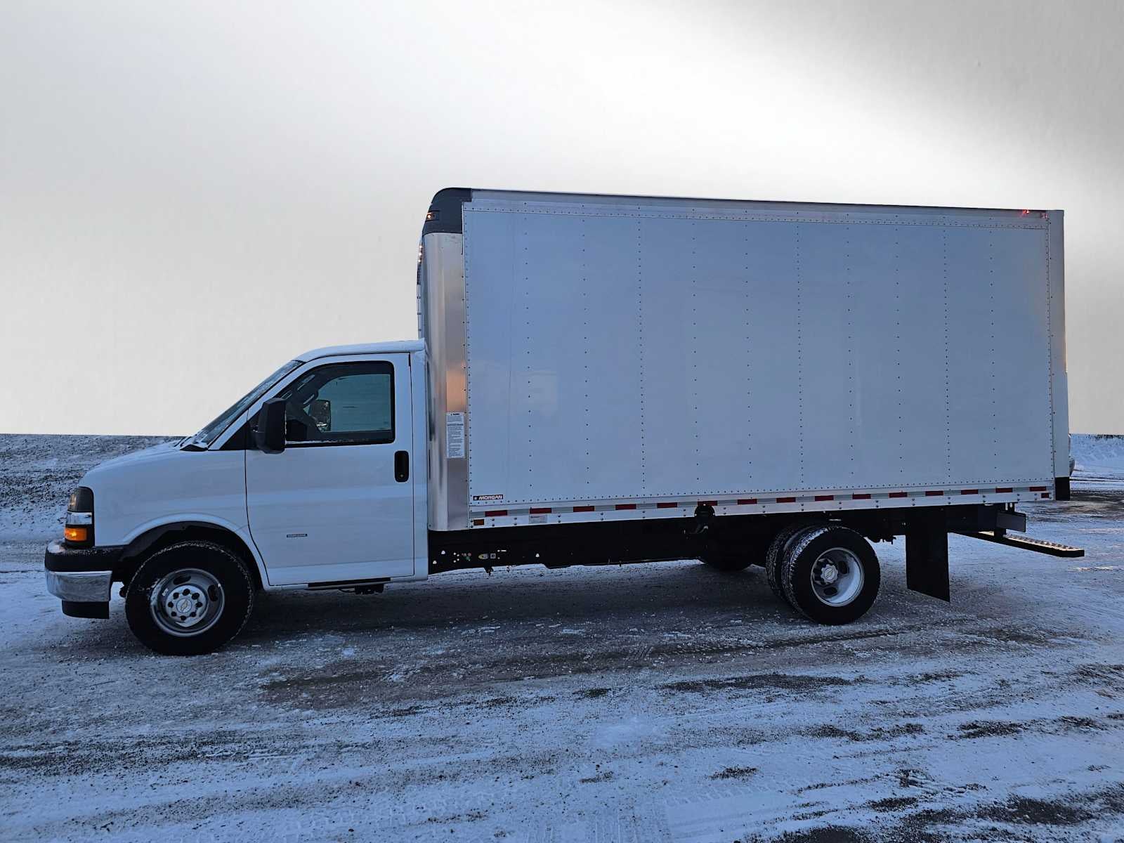 2024 Chevrolet Express Cutaway 3500 1WT