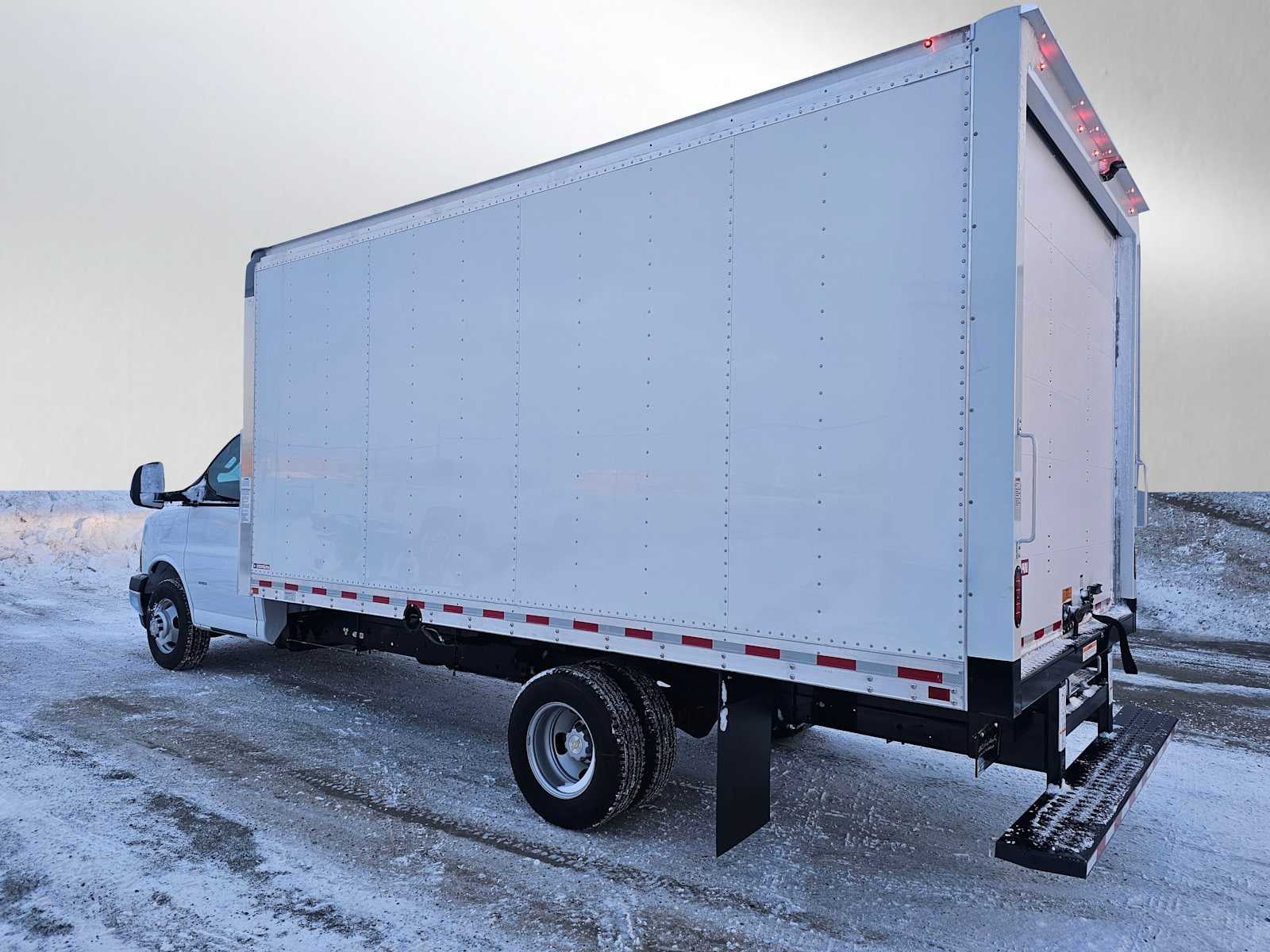 2024 Chevrolet Express Cutaway 3500 1WT