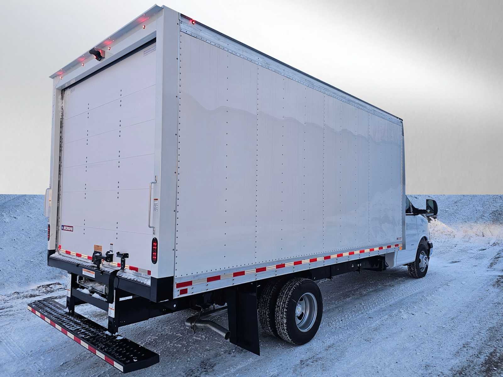 2024 Chevrolet Express Cutaway 3500 1WT