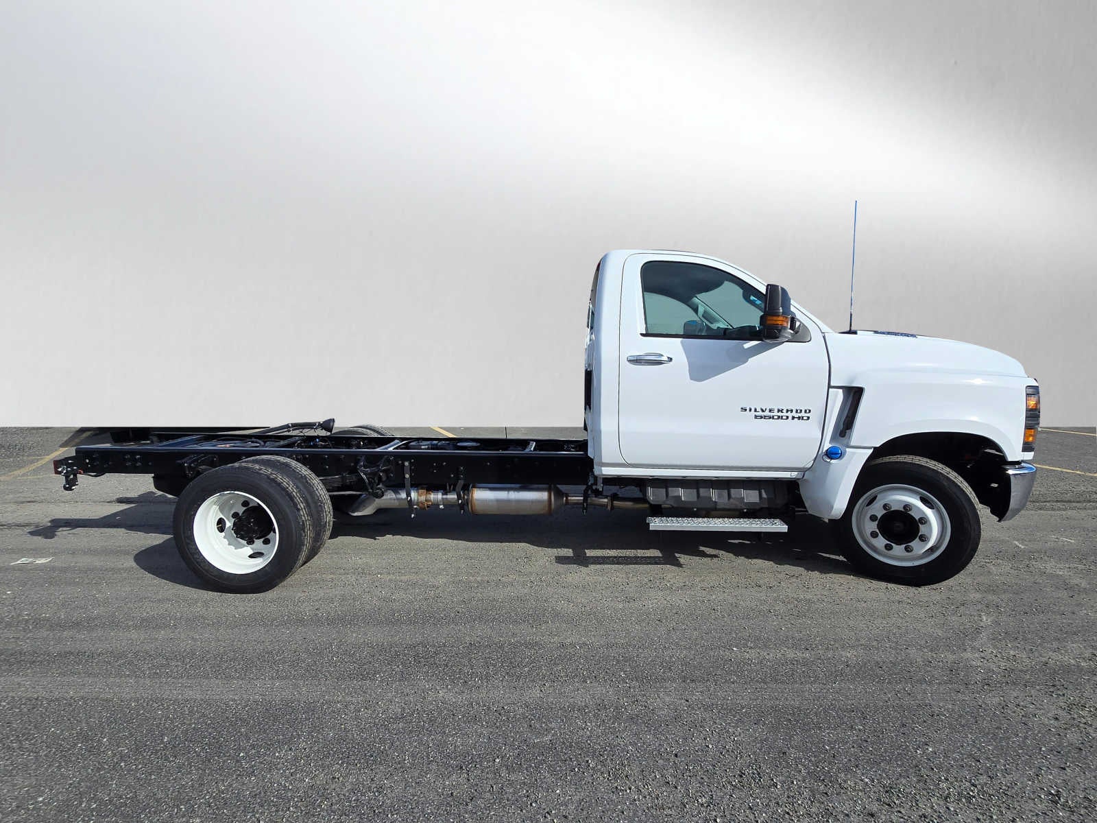 2023 Chevrolet Silverado 5500 HD Work Truck