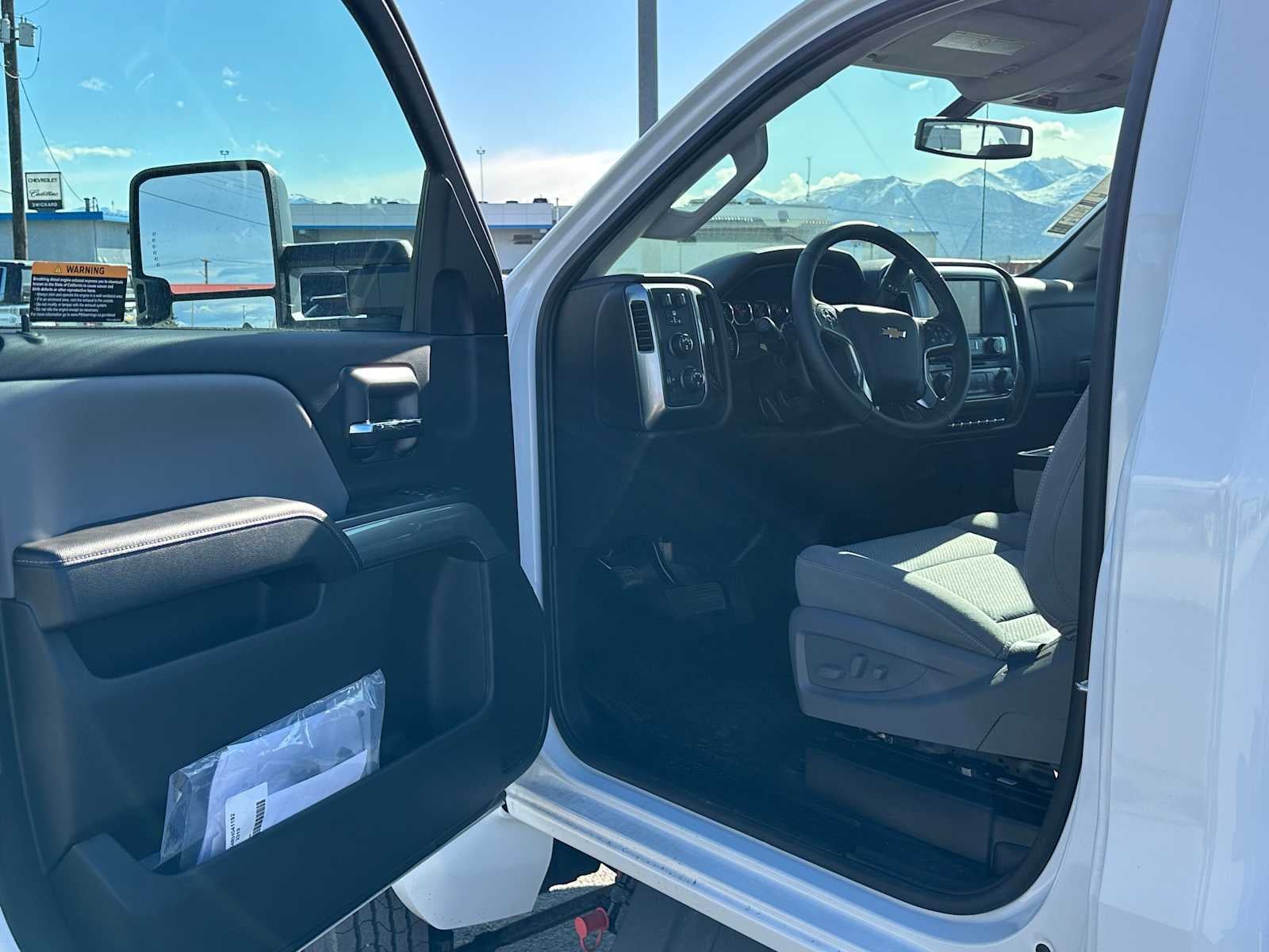 2024 Chevrolet Silverado 5500 HD LT