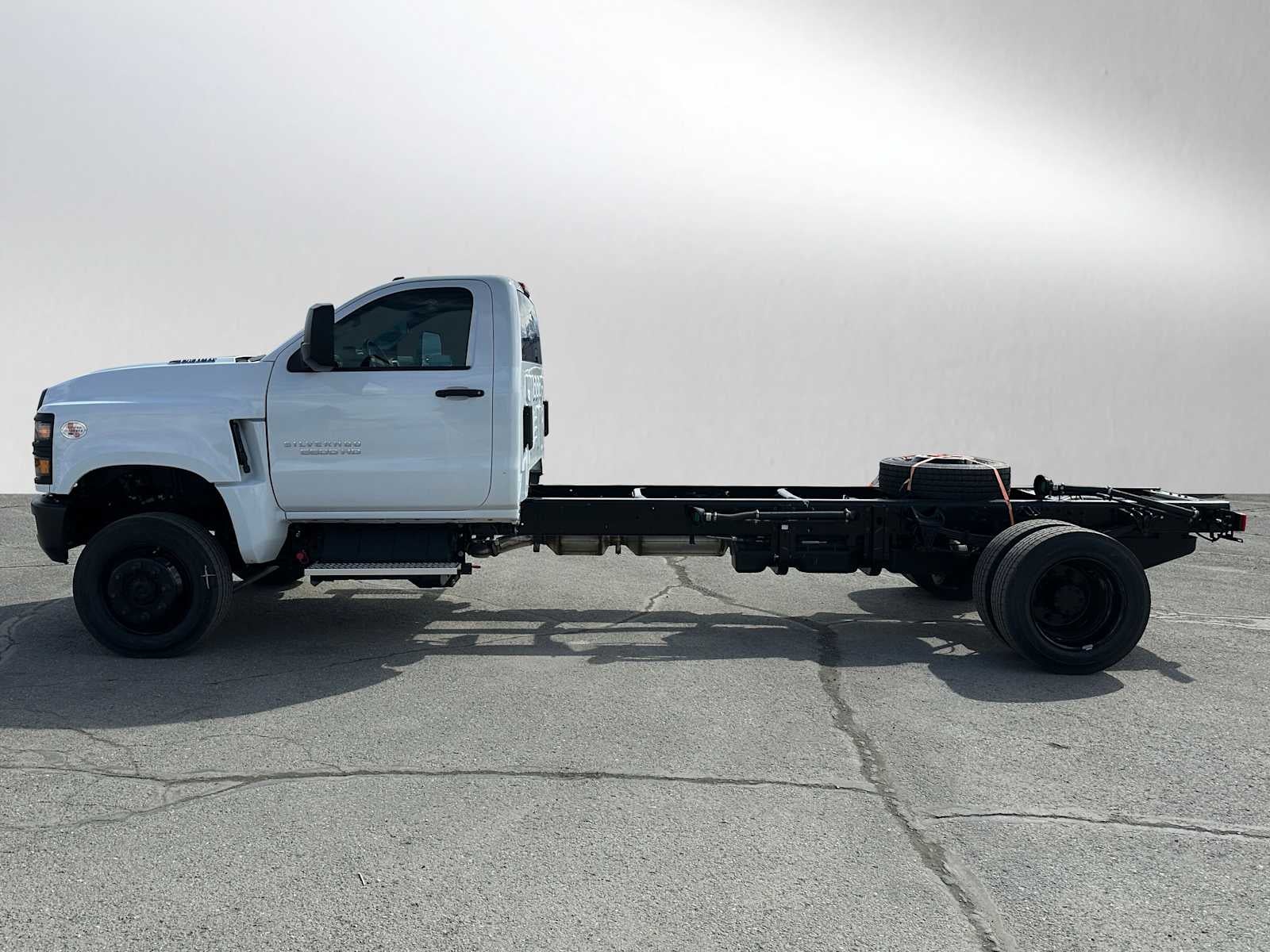 2024 Chevrolet Silverado 5500 HD Work Truck