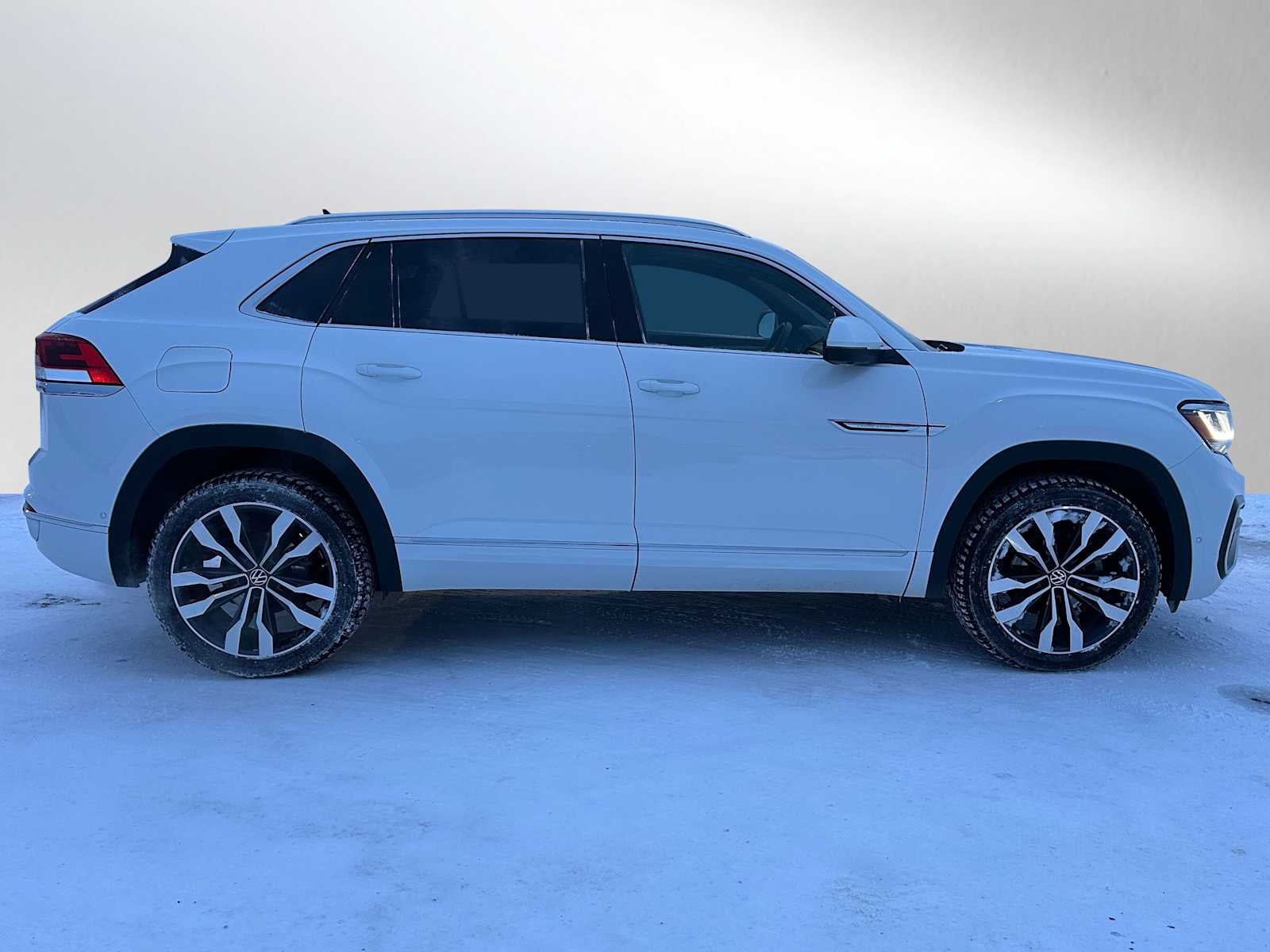 2023 Volkswagen Atlas Cross Sport 3.6L V6 SEL Premium R-Line