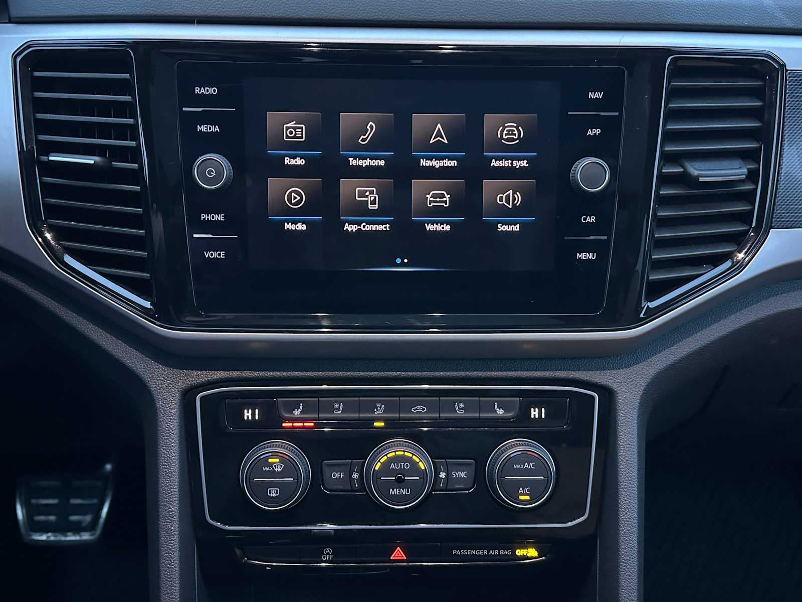 2023 Volkswagen Atlas Cross Sport 3.6L V6 SEL Premium R-Line