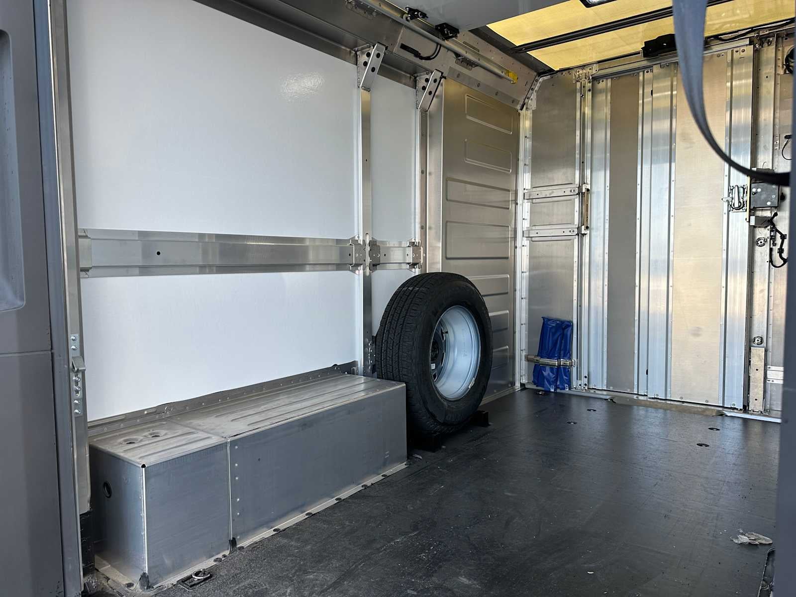 2025 Chevrolet BrightDrop 400 FWD 400