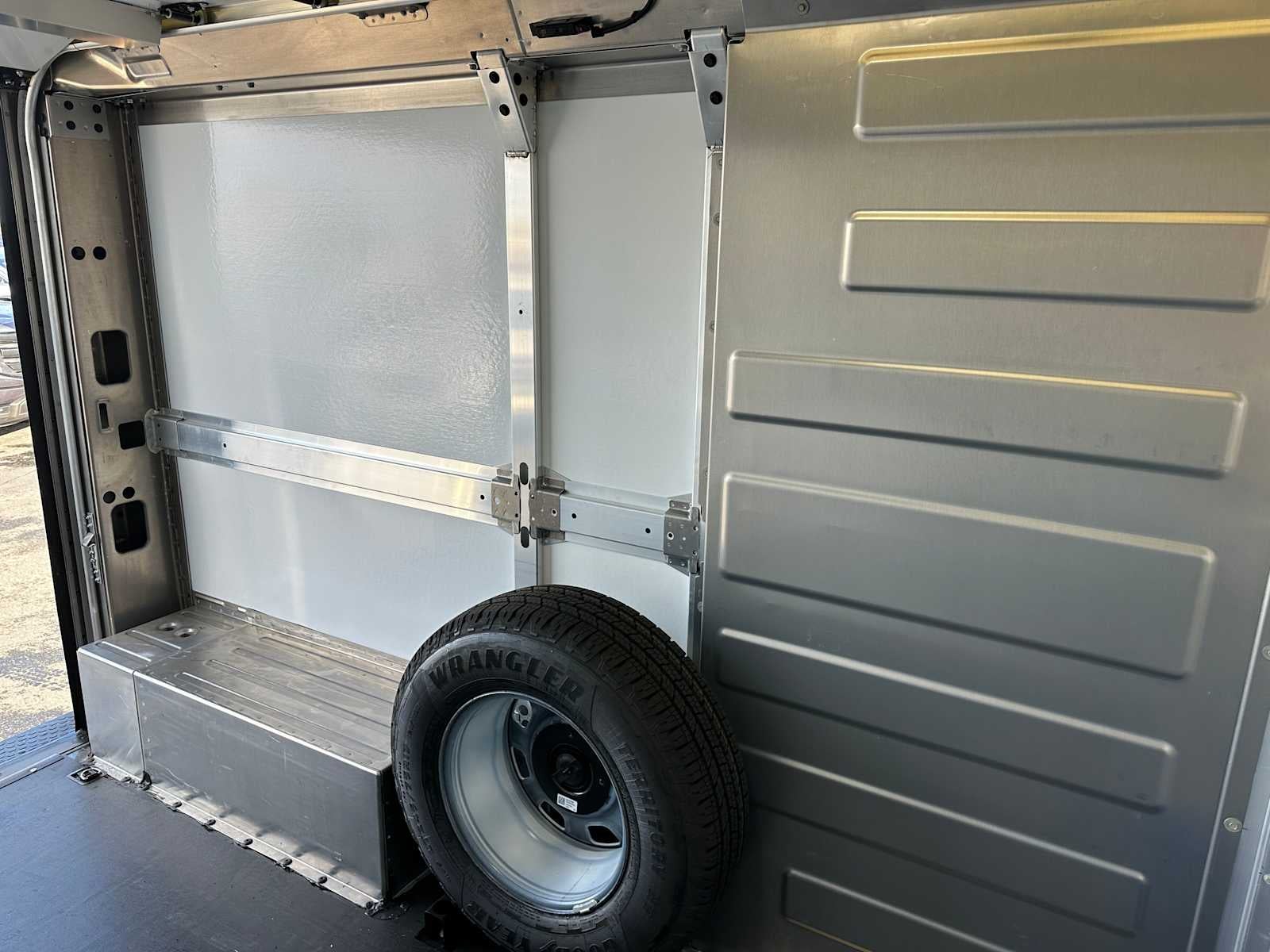 2025 Chevrolet BrightDrop 400 FWD 400