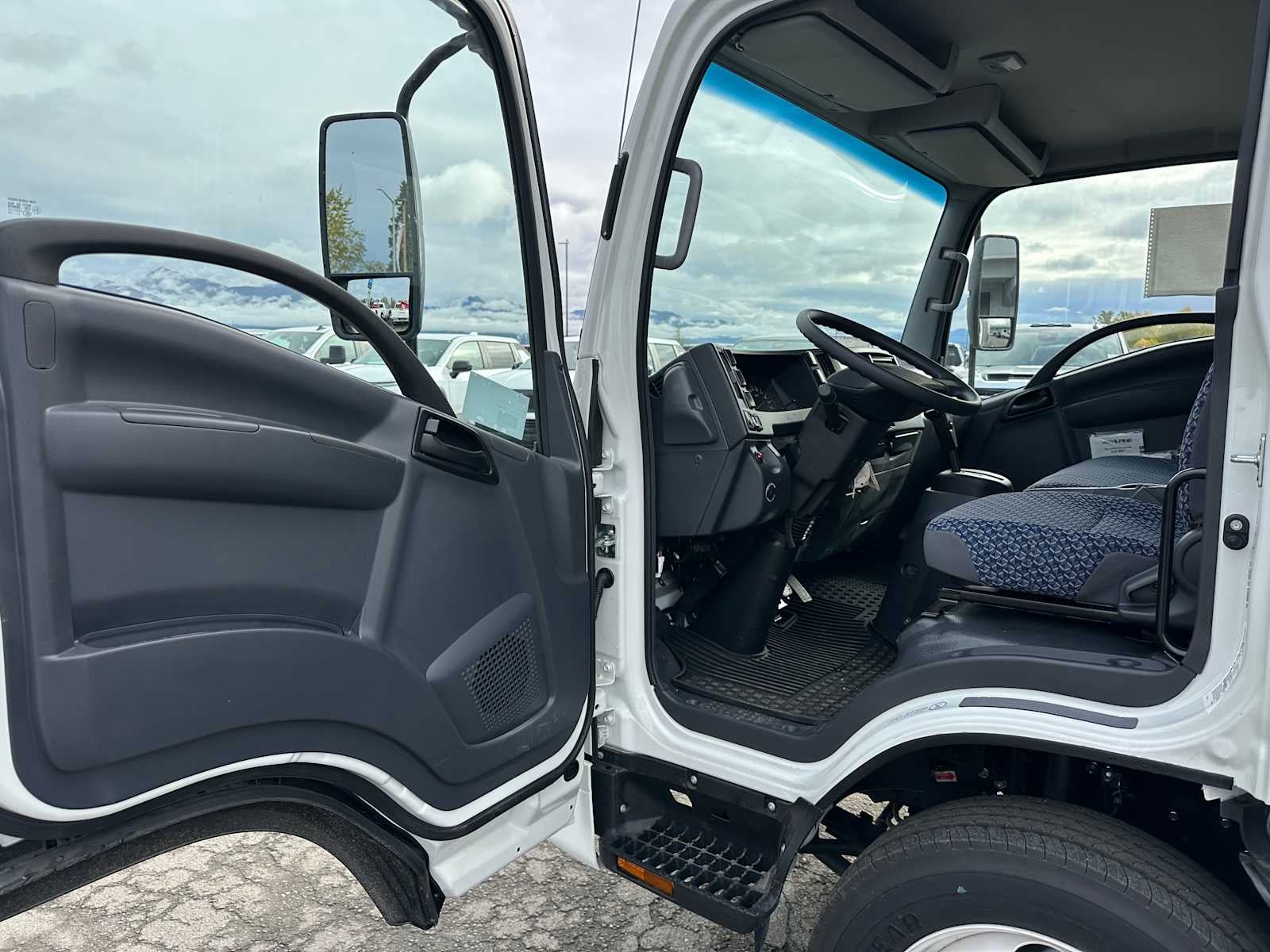 2025 Chevrolet Low Cab Forward 5500 HG Base