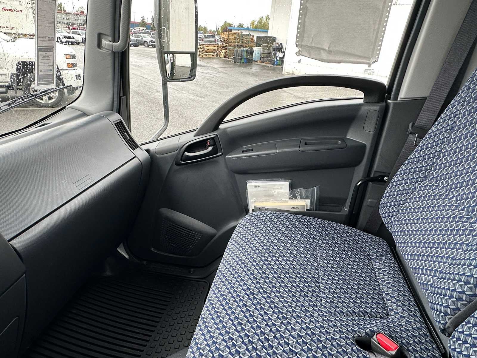 2025 Chevrolet Low Cab Forward 5500 HG Base