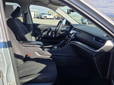 2022 Jeep Grand Cherokee L Laredo 4x4