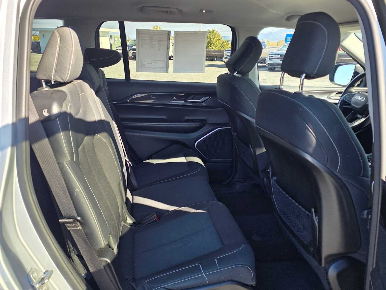 2022 Jeep Grand Cherokee L Laredo 4x4