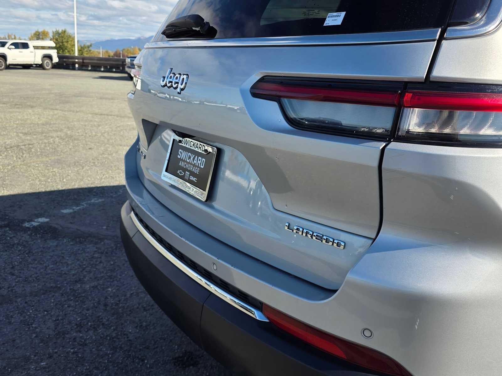 2022 Jeep Grand Cherokee L Laredo 4x4