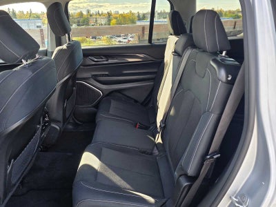 2022 Jeep Grand Cherokee L Laredo 4x4