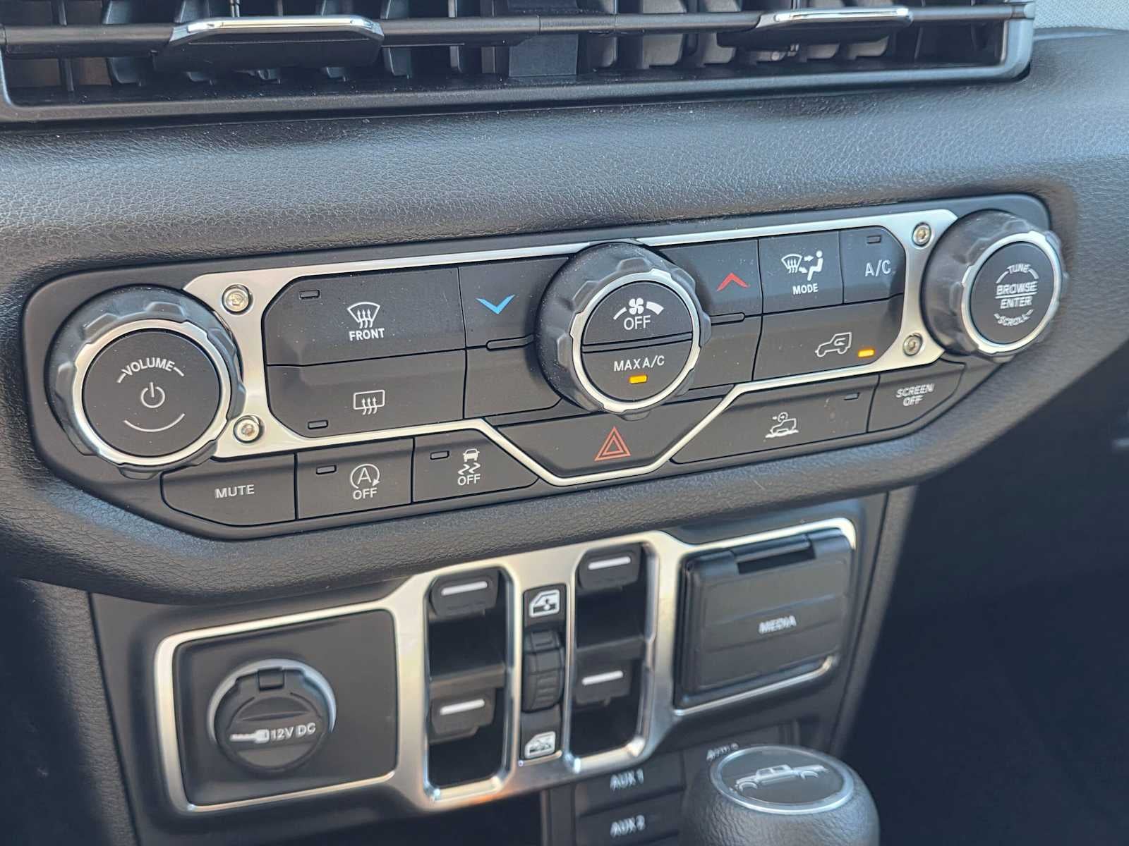2025 Jeep Gladiator Nighthawk