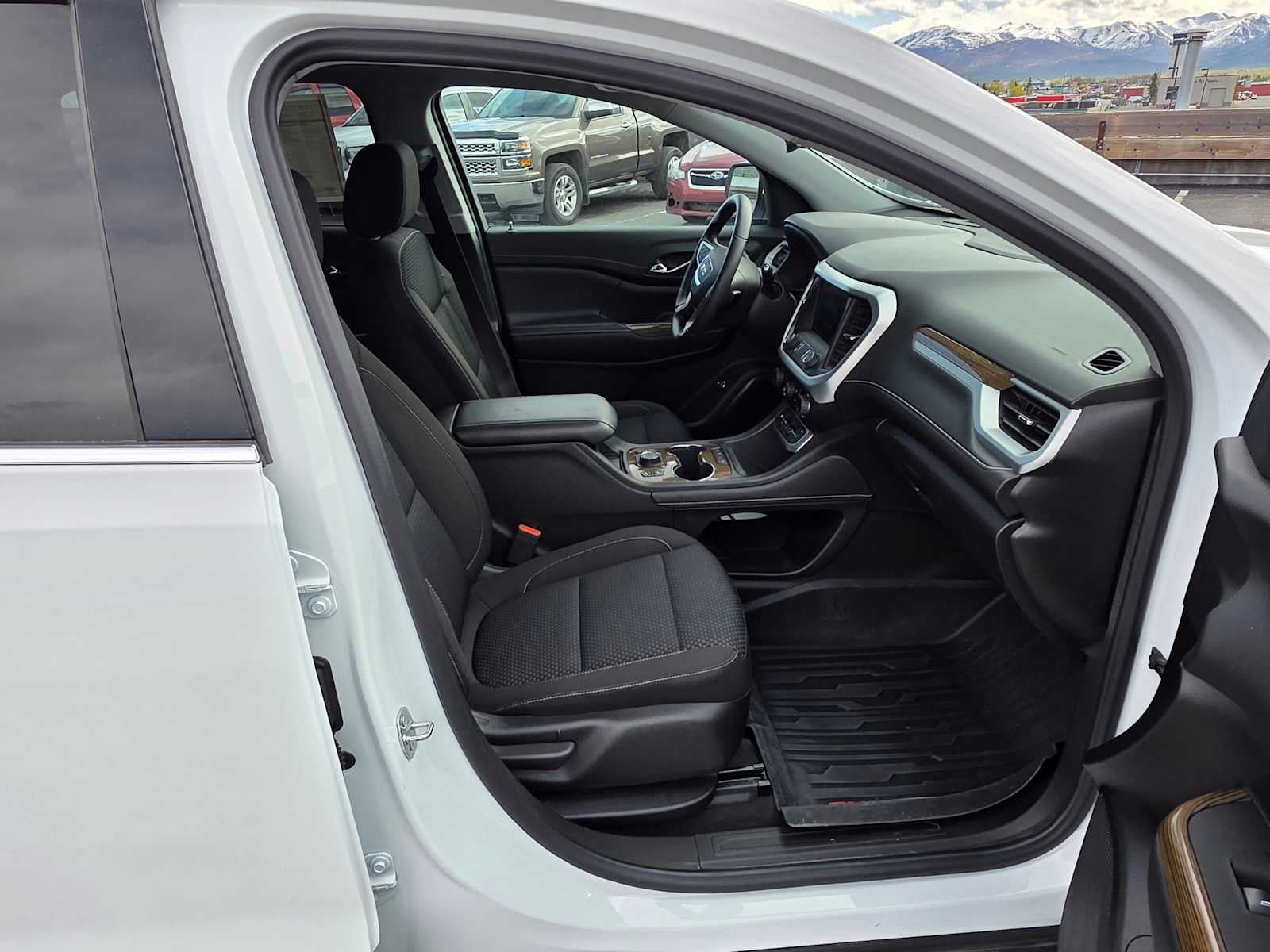 2022 GMC Acadia SLE