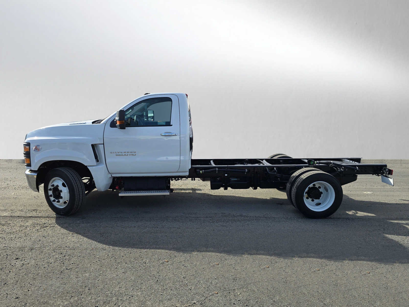 2023 Chevrolet Silverado 5500 HD Work Truck